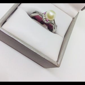 Sterling silver pearl ring